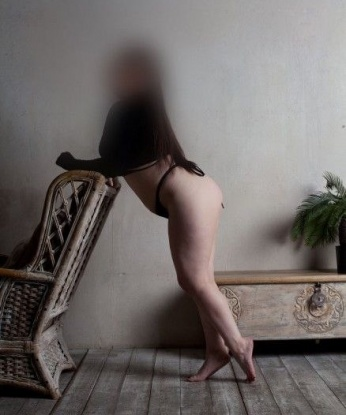 ✨ У меня богатый опыт и я знаю, как обращаться с мужчинами. 💋 Мои услуги всегда на высшем уровне: классический и эротический массаж, фантазии и ролевые игры, стриптиз, оральный и классический секс. 💦 Просмотри мои фото, и ты поймешь, что я лучшая опция для тебя. 😉 Я обещаю, что наше свидание будет полно страсти и наслаждения. 🔥 Я жду тебя в Москве, чтобы дарить тебе незабываемые моменты и утолять все твои секретные желания. 🌹 Жанна